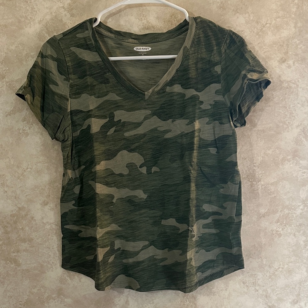 Old Navy Women's Green Camouflage Short Sleeve Tee